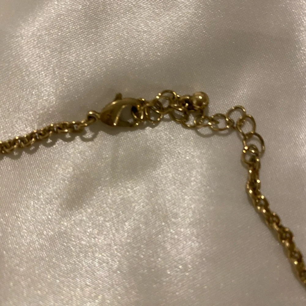 Pink Roses Surrounded by Crystals in this Necklace. Lobster Claw Clasp - Picture 4 of 8